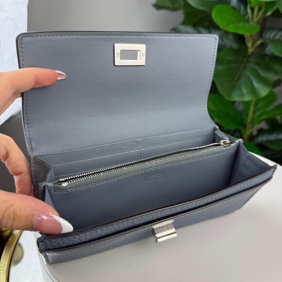 💎✨Authentic Fendi Peekaboo Continental Leather Wallet - Picture 3 of 5